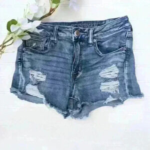 AEO Light Wash Distressed Lace Pocket Hi Rise Shortie